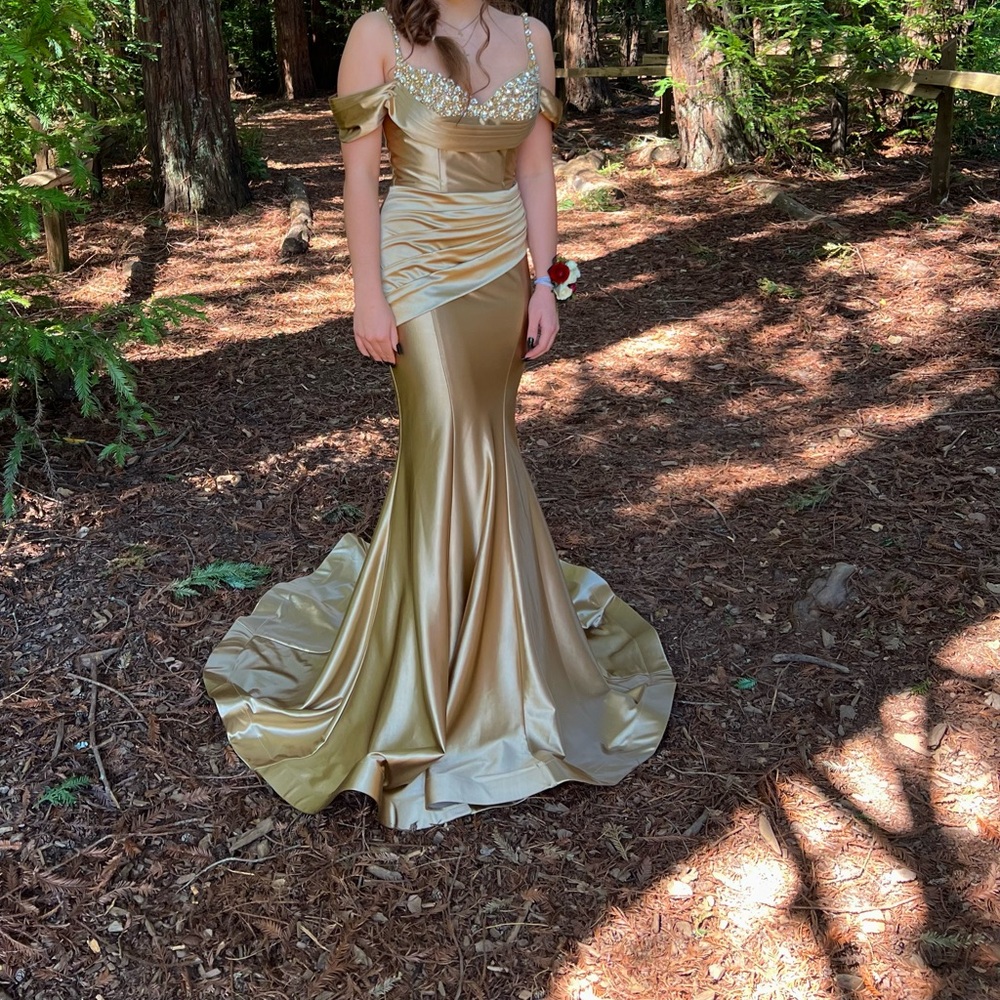 Gold Off-the-Shoulder Sleeveless Prom Gown